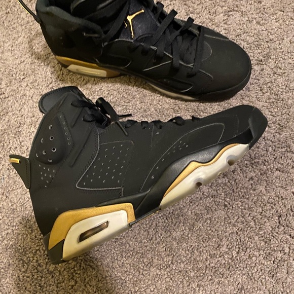 Jordan retro 6 metallic and gold - Picture 4 of 4